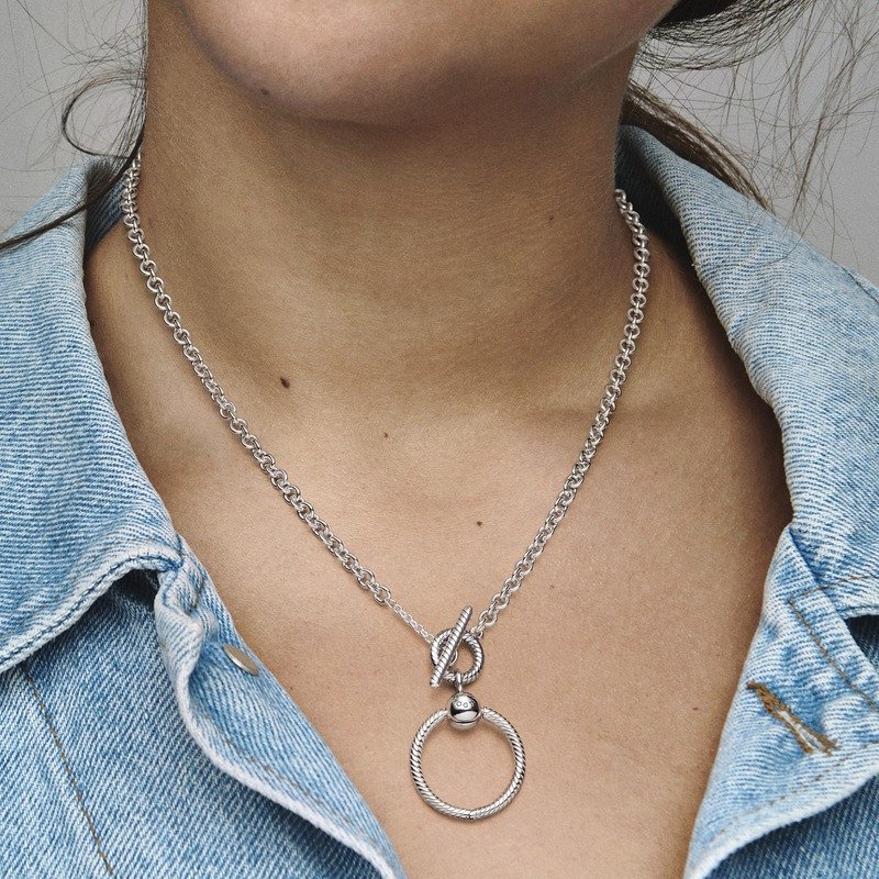 O Pendant T-bar Necklace
