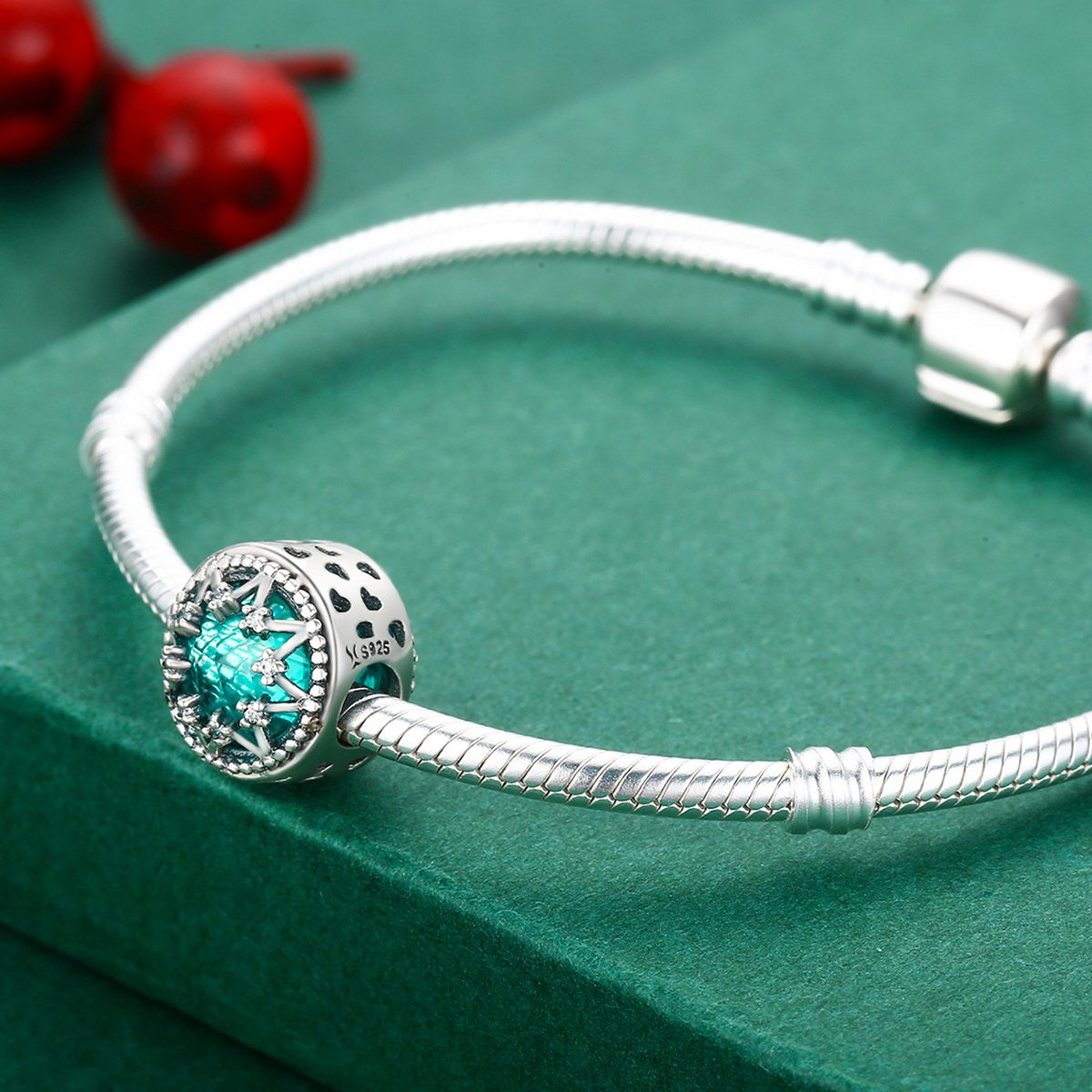 Romantic 925 Sterling Silver Glittering Snowflake Green Crystal Beads fit Women Bracelet Jewelry Christmas Gift SCC308