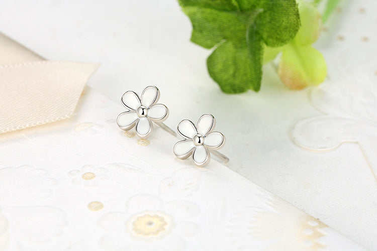 White Daisy Flower Stud Earrings