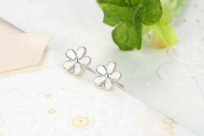 White Daisy Flower Stud Earrings