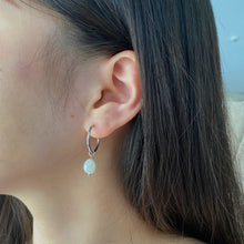 Load image into Gallery viewer, 925 Sterling Silver Freshwater Pearl Hoop Earrings