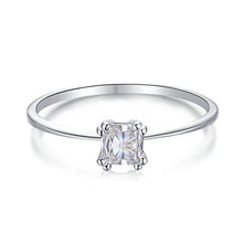 Load image into Gallery viewer, 925 Sterling Silver Clear CZ Round Solitaire Ring