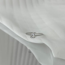 Load image into Gallery viewer, 925 Sterling Silver Clear CZ Round Solitaire Ring