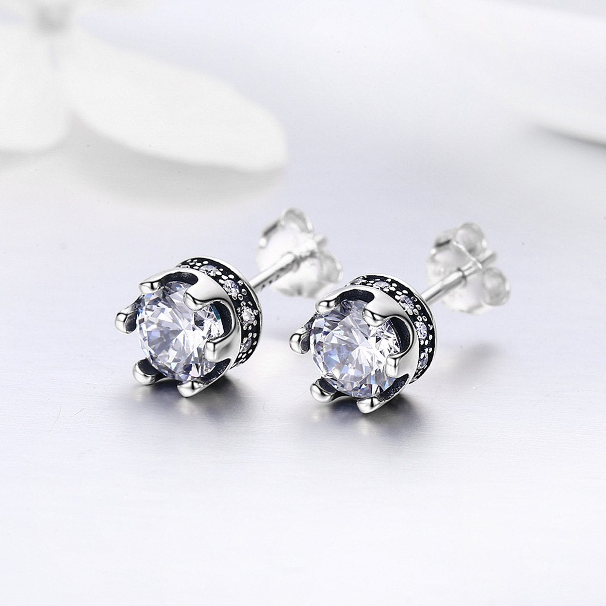High Quality 100% 925 Sterling Silver Princess Crown Luminous Clear CZ Stud Earrings for Women Fashion Jewelry SCE311